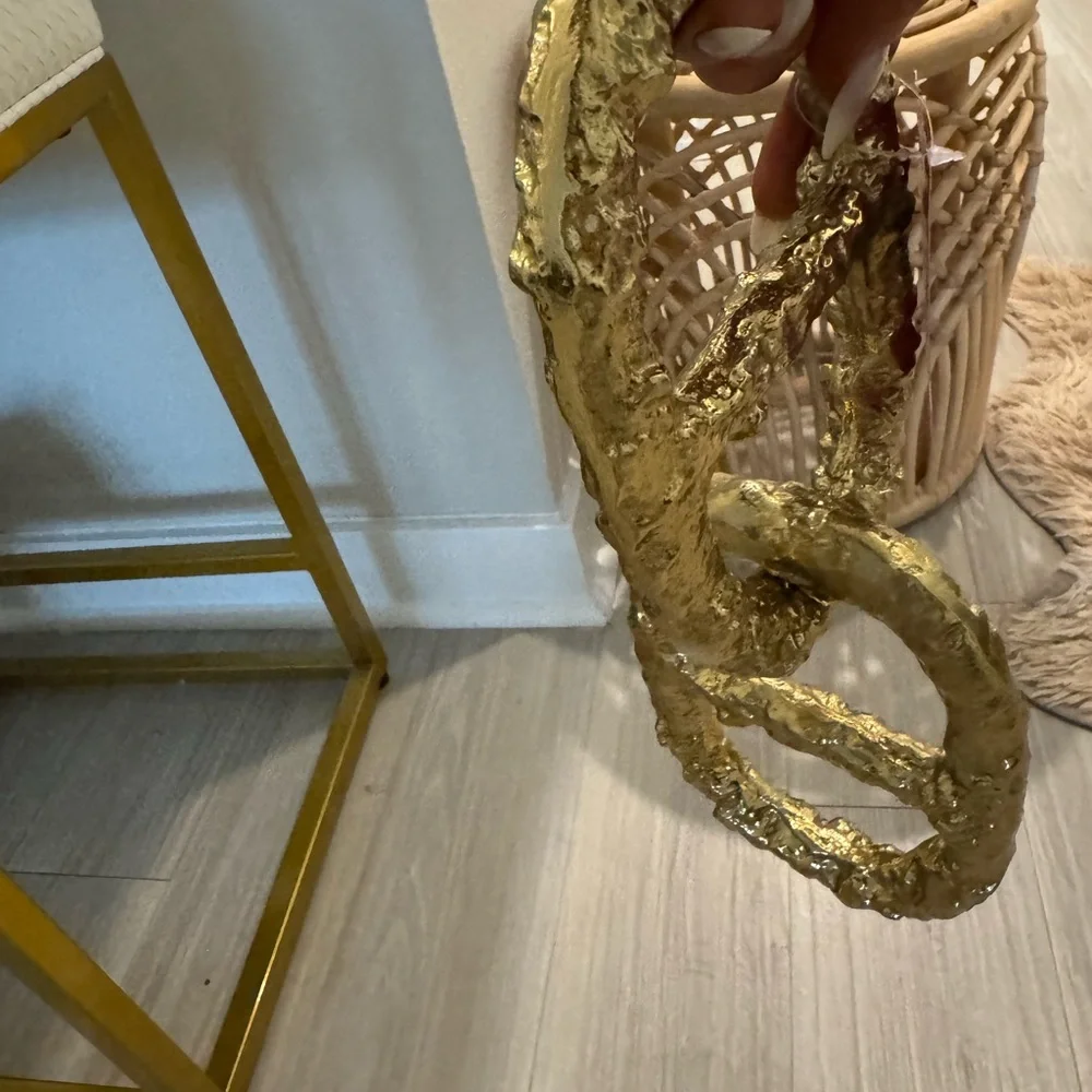 BRAND NEW WITH TAGS GOLD TEXTURED “LINK” DECOR PIECE - Picture 9 of 9